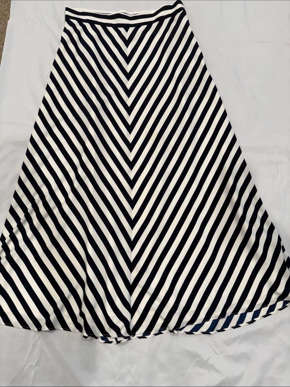 Ann Taylor Classic Navy and Cream Chevron A-Line Skirt—12